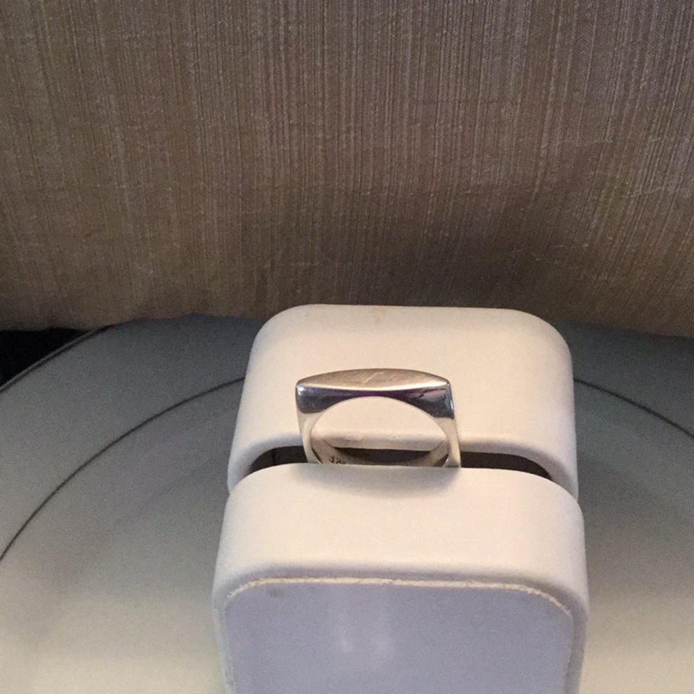 STAMPED (925) Sterling Silver Unique Ring. SIZE 7